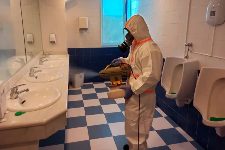 Fumigación de regaderas y baños